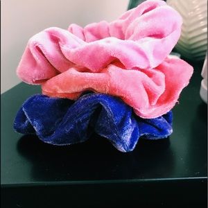BRAND NEW pink and purple scrunchie set